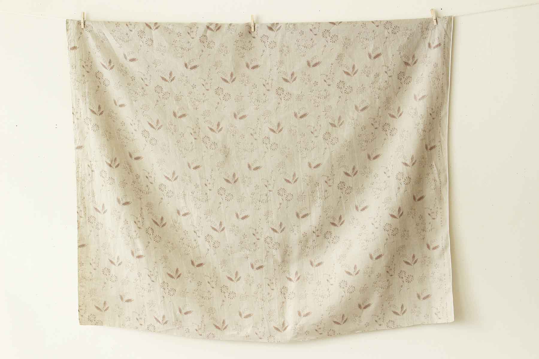 LINNET リネンプリント<br />ワイルドフラワーズ フォーン